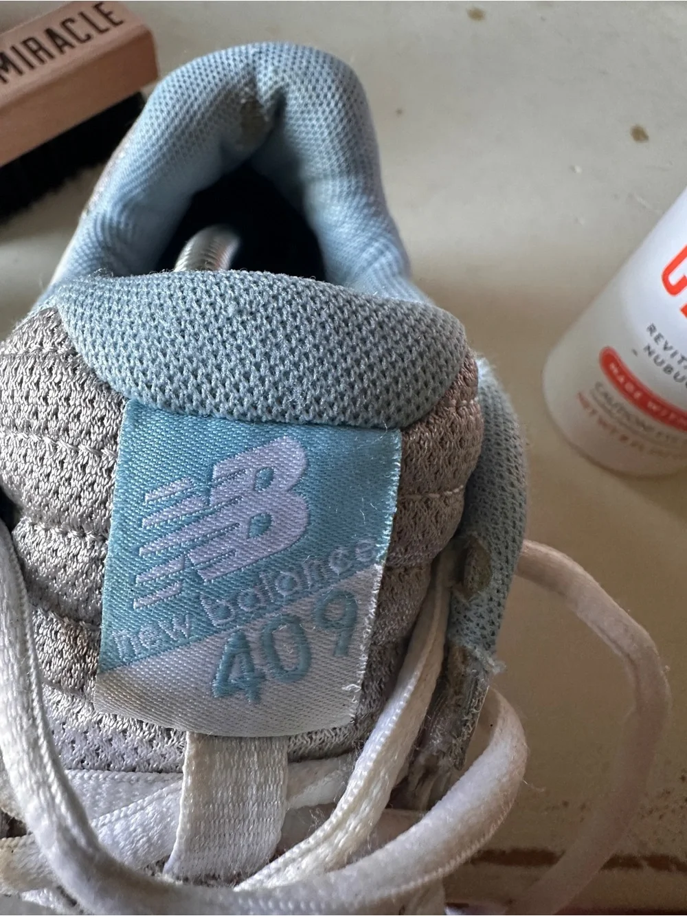 New Balance 409 Womens 9.5 Walking Shoes White Blue Silver